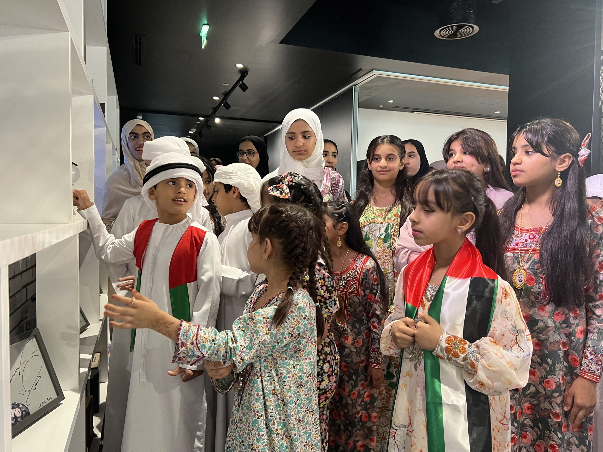 Children are visiting the Korean Cultural Center.
