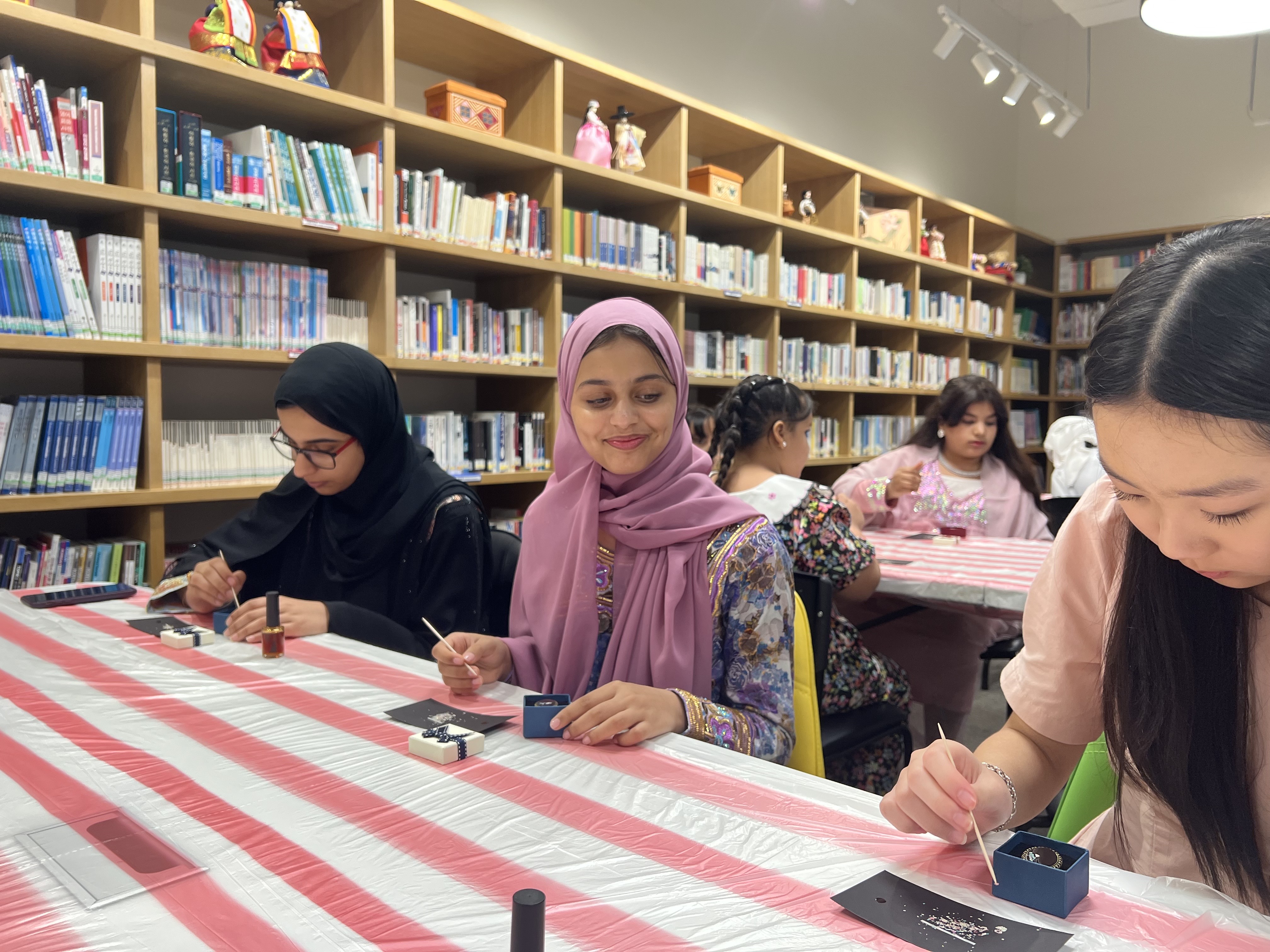 Green Ghaya experiencing traditional mother-of-pearl crafts